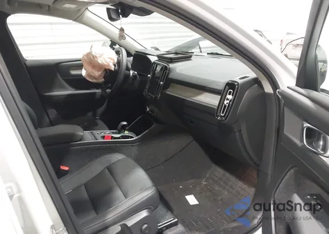 2025 Volvo Xc40 B5 Core Bright Theme z USA, uszkodzony, nr VIN YV4L12UJ8S2557106